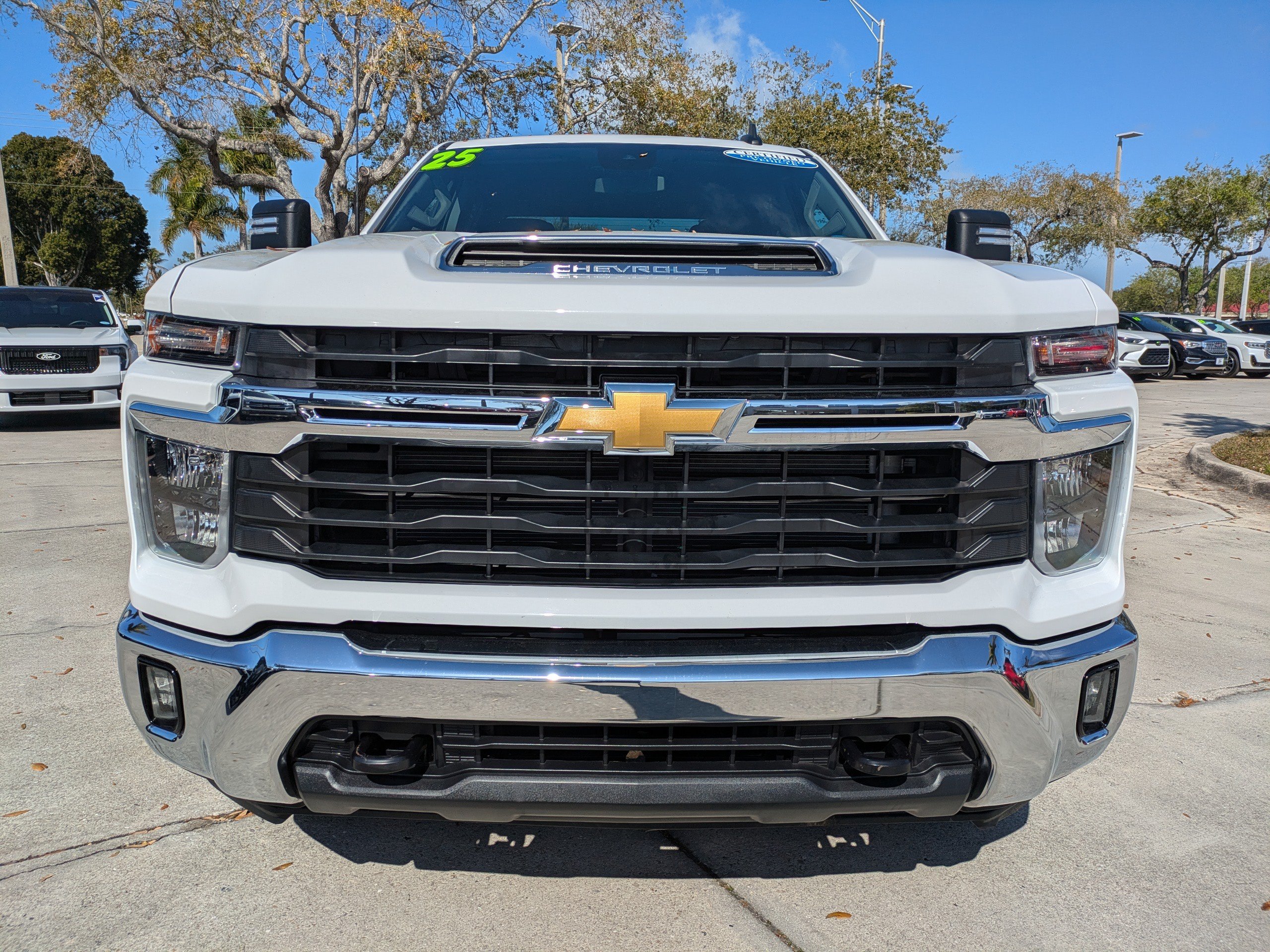 Used 2025 Chevrolet Silverado 2500 LT w/ Convenience Package AWD/4WD image 8