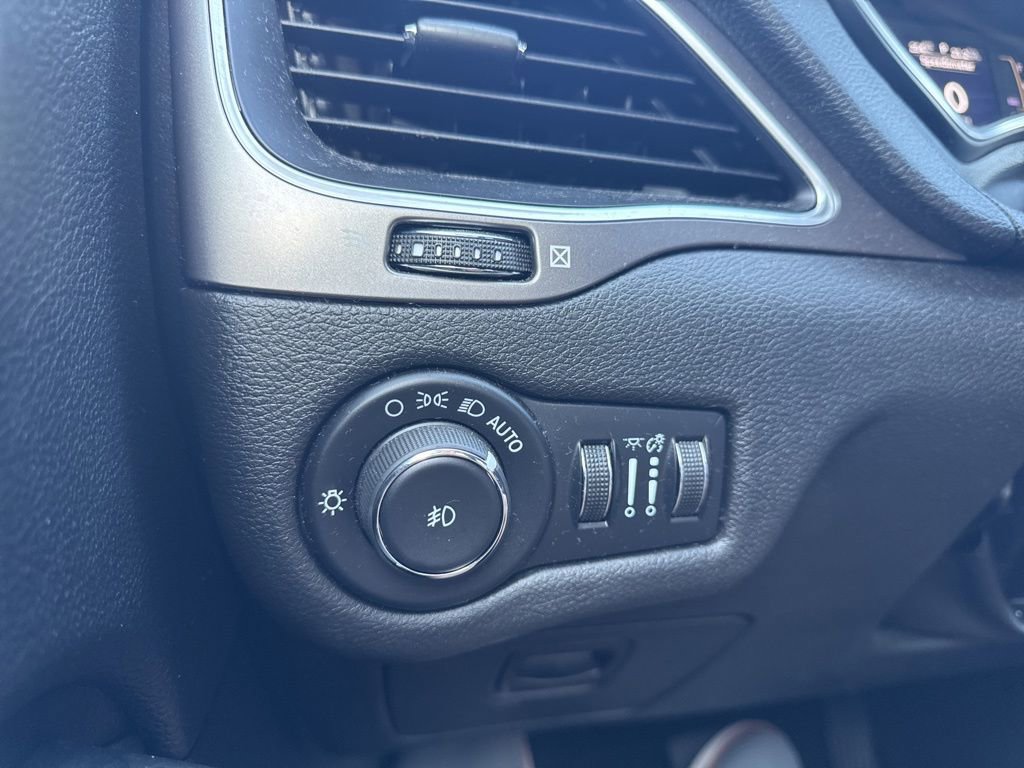 Used 2021 Jeep Cherokee Latitude Lux FWD image 25