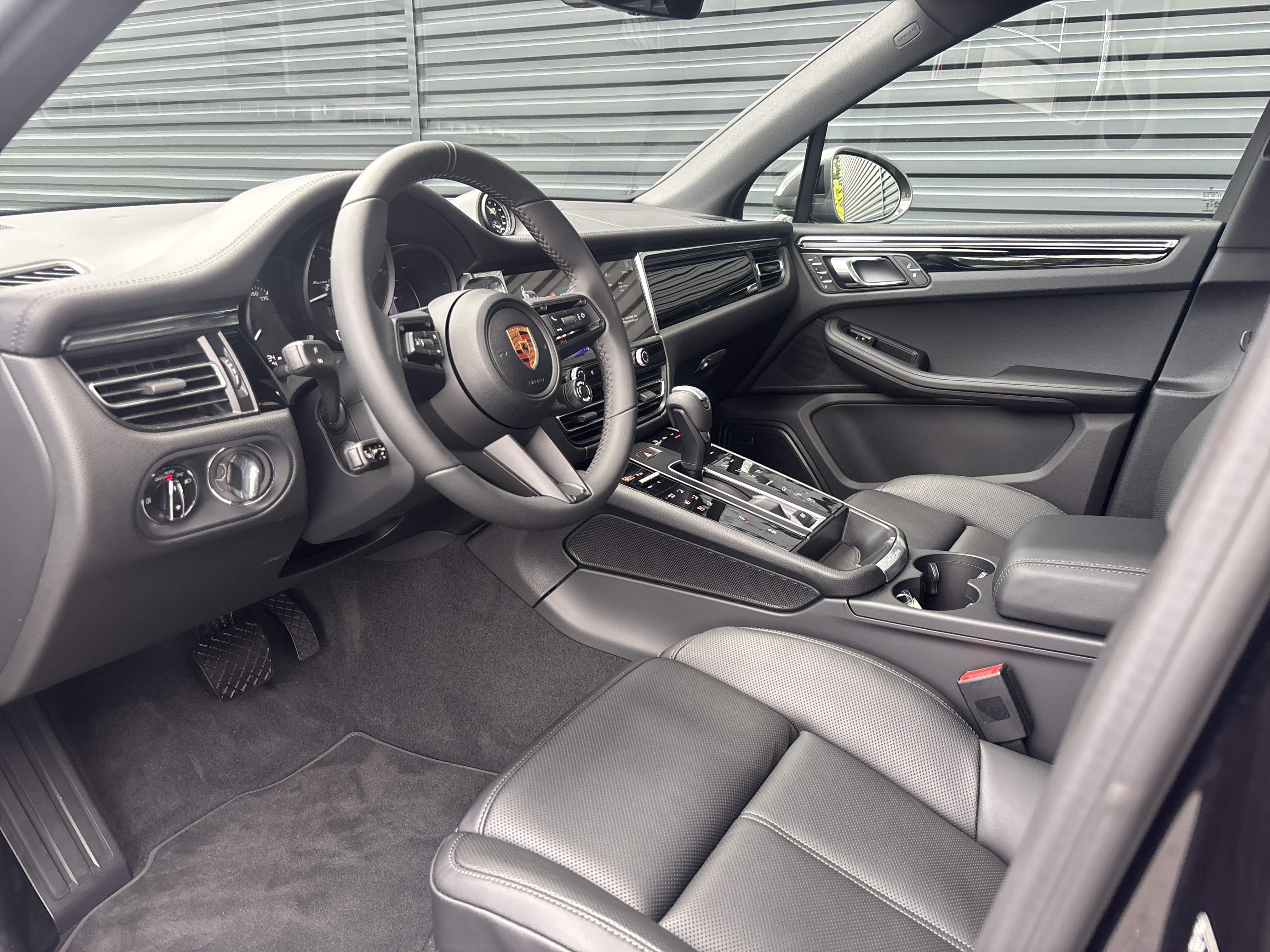 New 2026 Porsche Macan Turbo AWD/4WD image 10