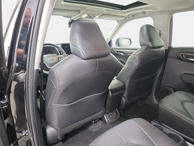 Certified 2024 Toyota Highlander Limited AWD/4WD image 10