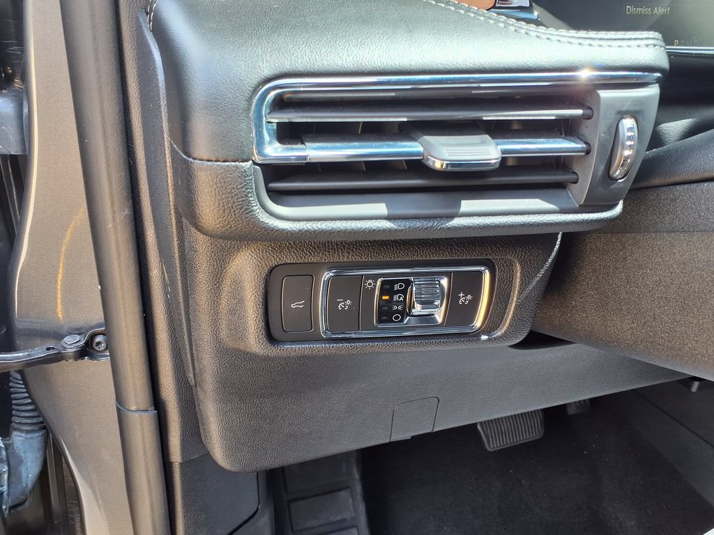 Used 2022 Lincoln Corsair Reserve w/ Equipment Group 201A FWD image 22