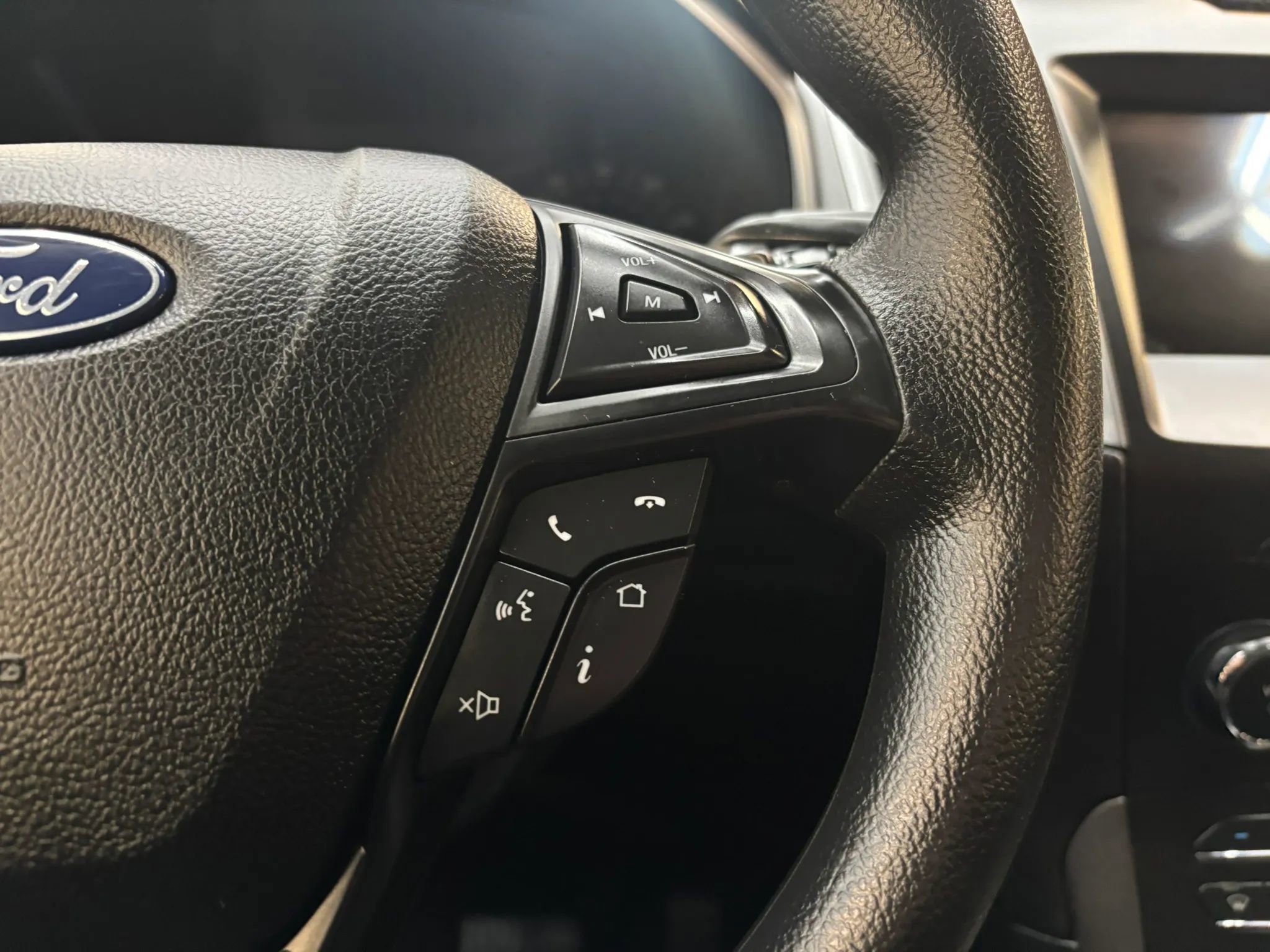 Used 2020 Ford Edge SE AWD/4WD image 17