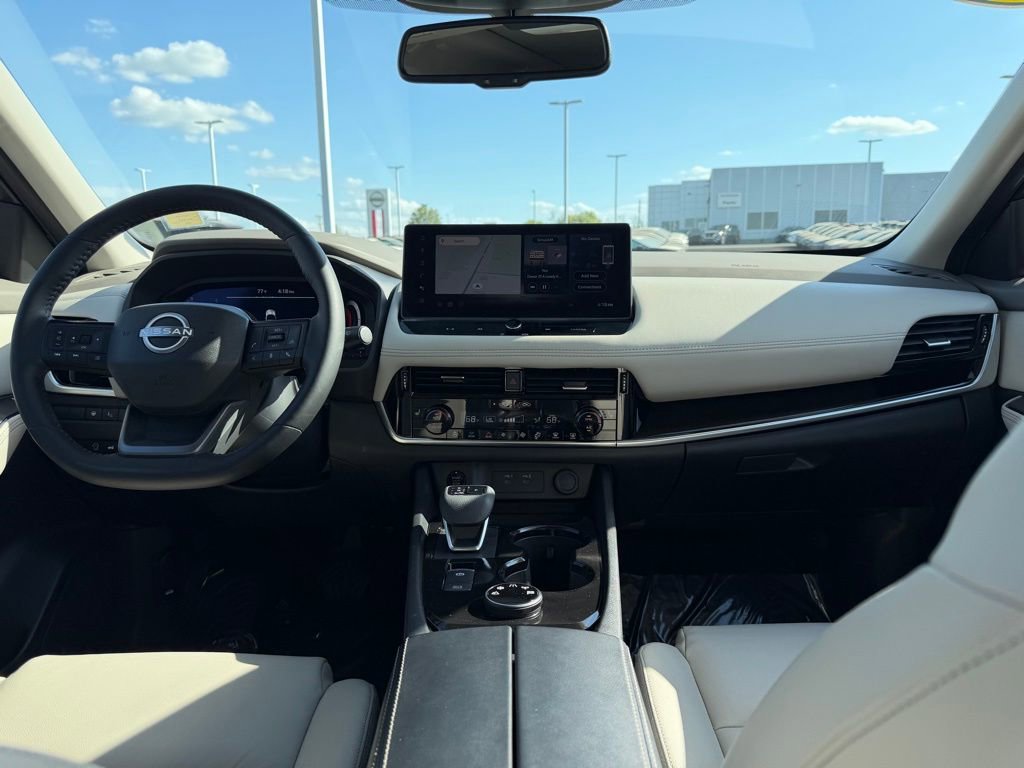 Used 2025 Nissan Rogue SL w/ Tech Package image 29