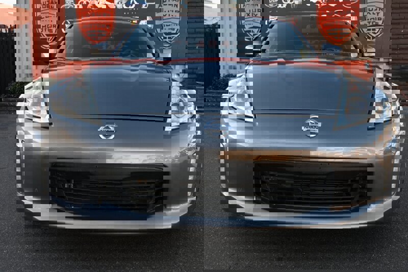 Used 2013 Nissan 370Z Coupe image 2