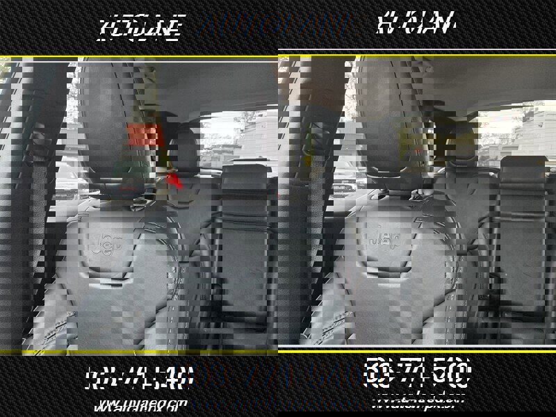 Used 2017 Jeep Cherokee Limited image 12