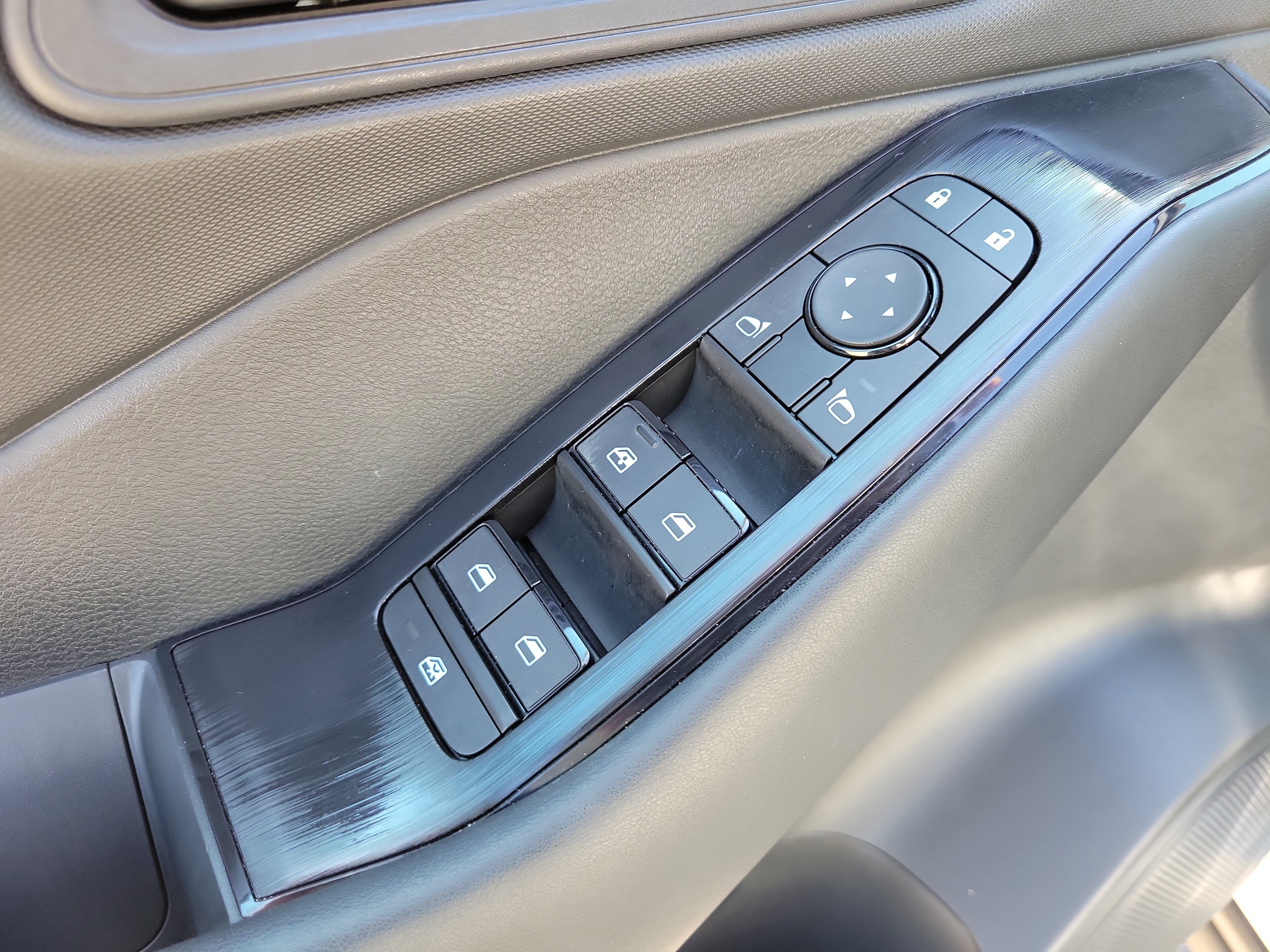 Certified 2024 Nissan Rogue S FWD image 16