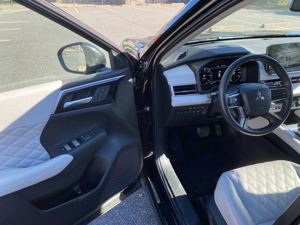 Used 2023 Mitsubishi Outlander SEL image 10