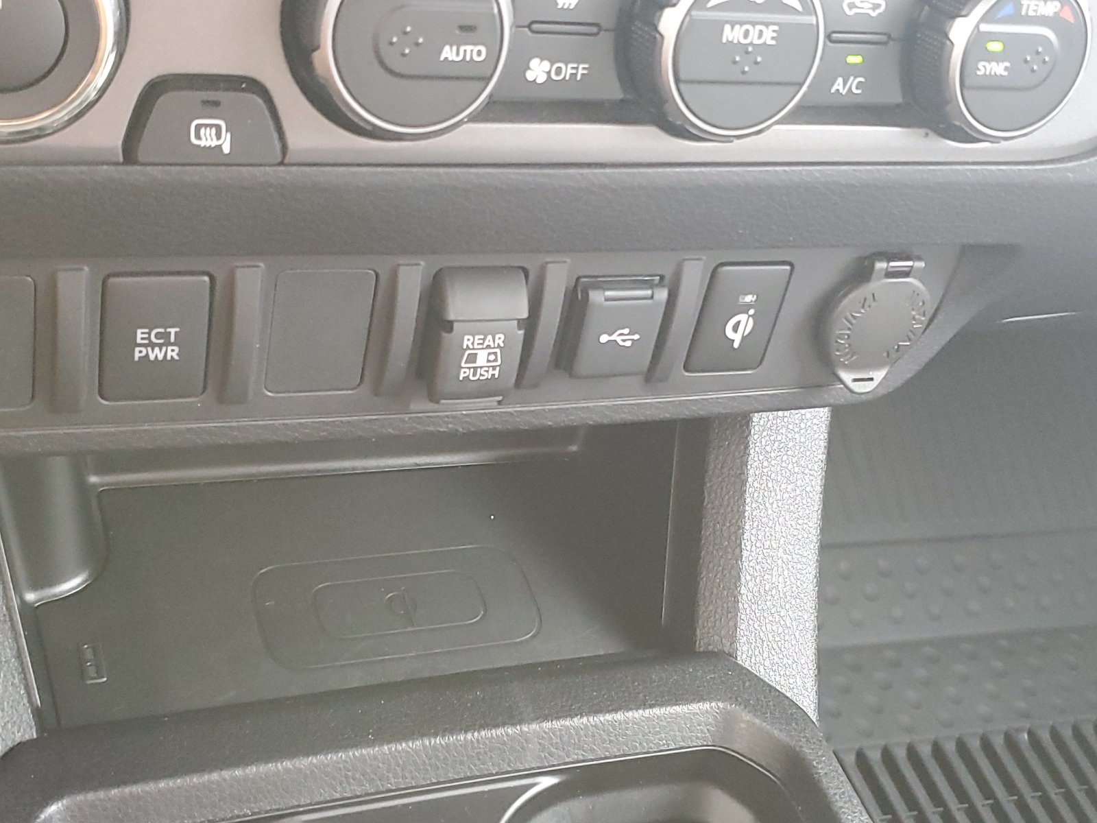 Certified 2023 Toyota Tacoma TRD Off-Road AWD/4WD image 29