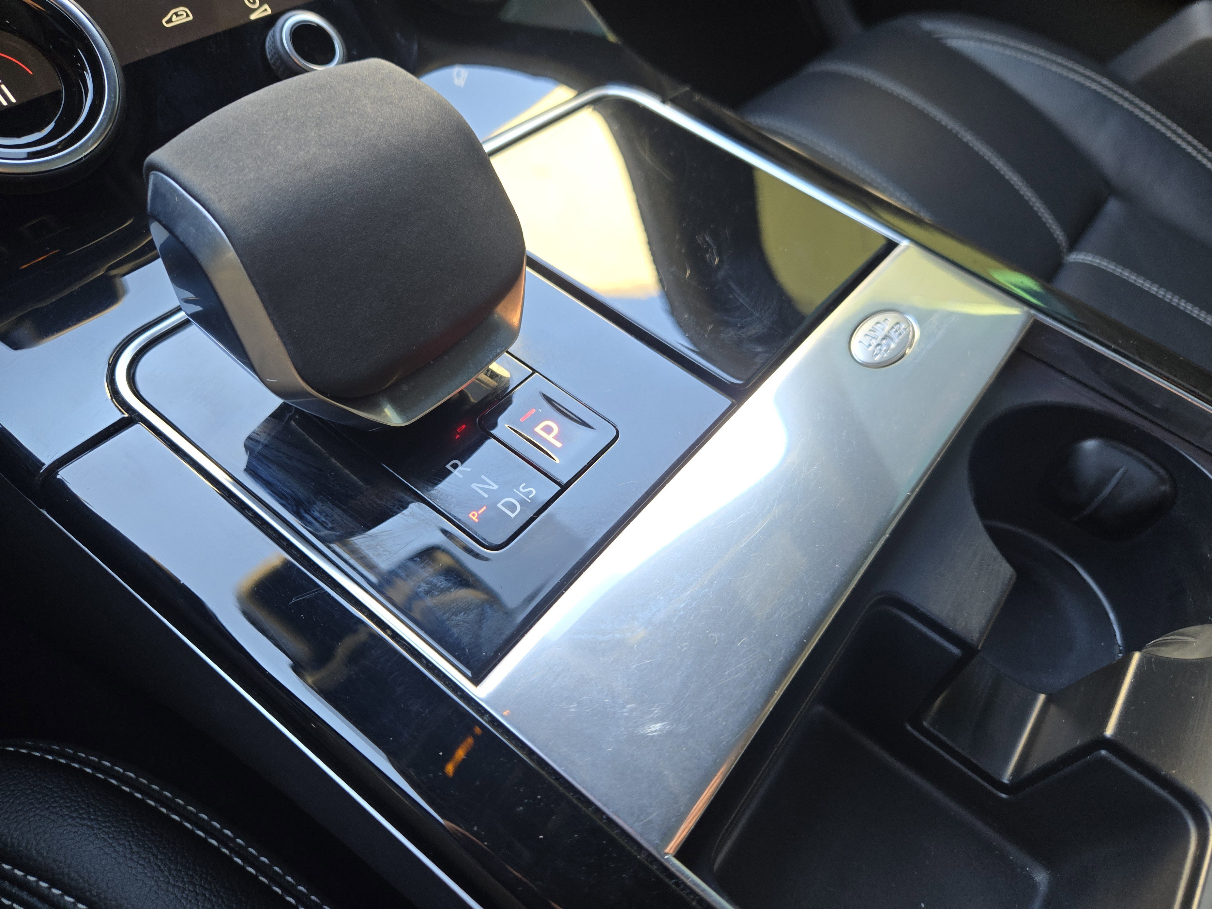 Used 2023 Land Rover Range Rover Velar R-Dynamic S image 23