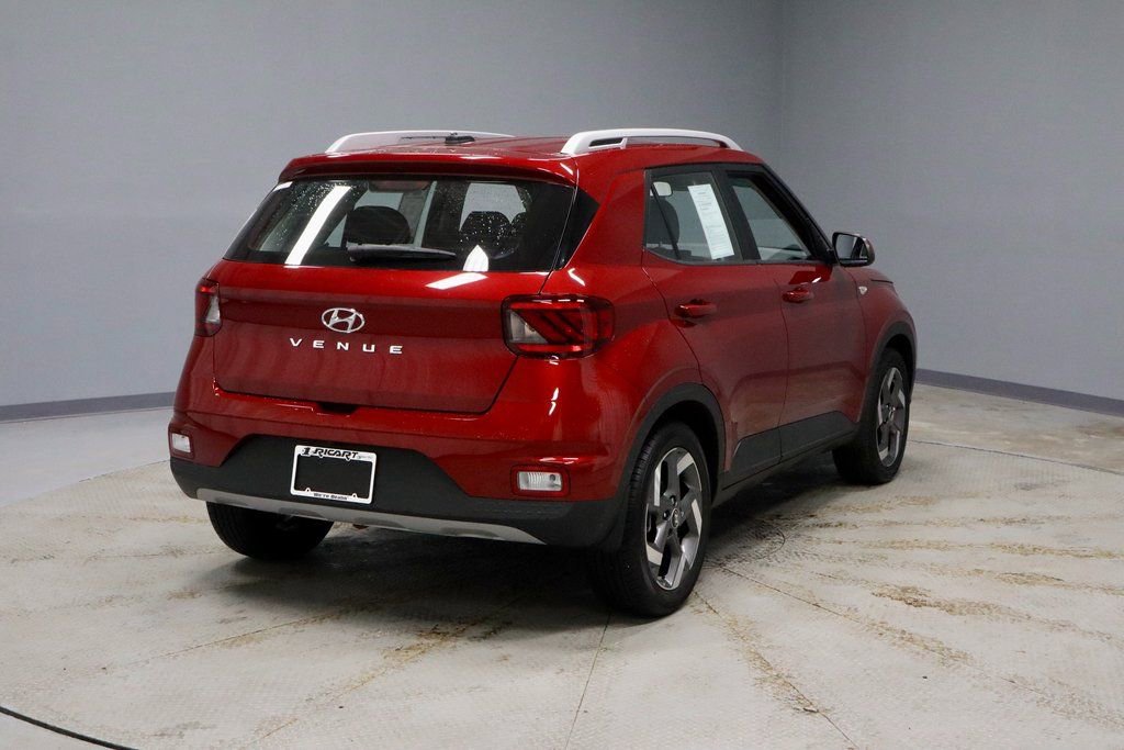 Certified 2025 Hyundai Venue SEL image 14