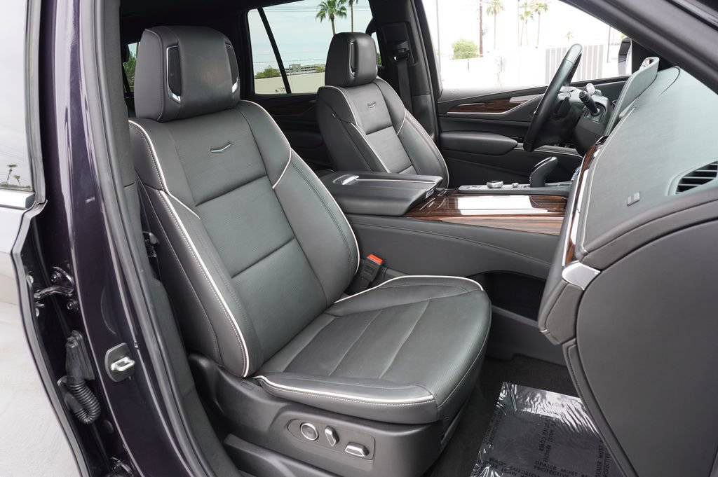 Certified 2024 Cadillac Escalade Premium Luxury w/ Performance Package AWD/4WD image 13
