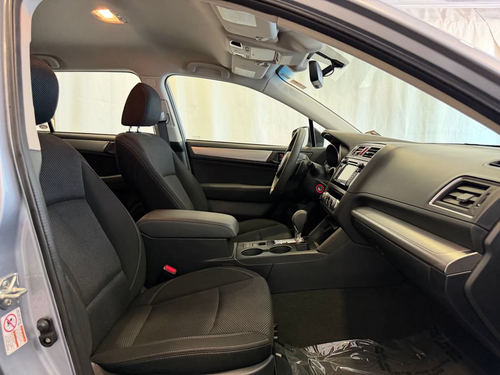 Used 2019 Subaru Outback 2.5i AWD/4WD image 16