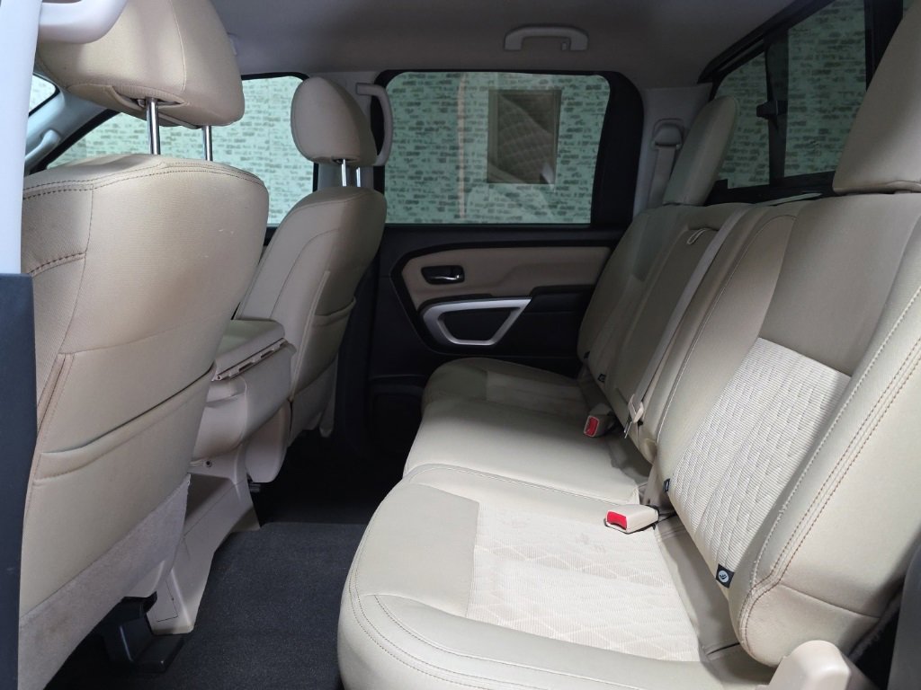 Used 2018 Nissan Titan SV image 13