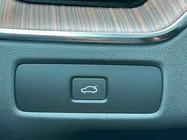 Used 2024 Volvo XC60 B5 Plus image 15