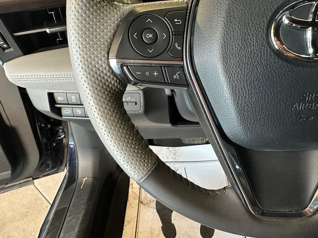 Used 2022 Toyota Avalon Limited w/ Advanced Safety Package FWD image 11