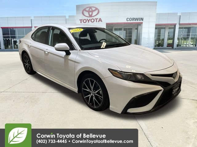 Used 2024 Toyota Camry SE image 1
