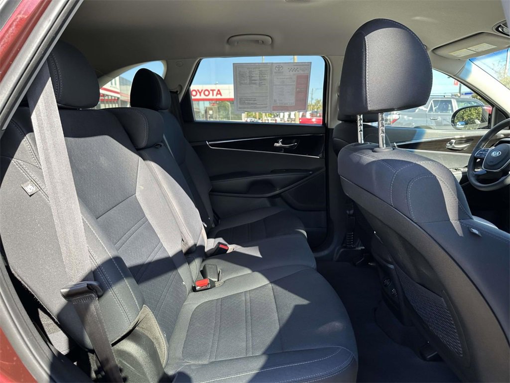 Used 2019 Kia Sorento LX image 17