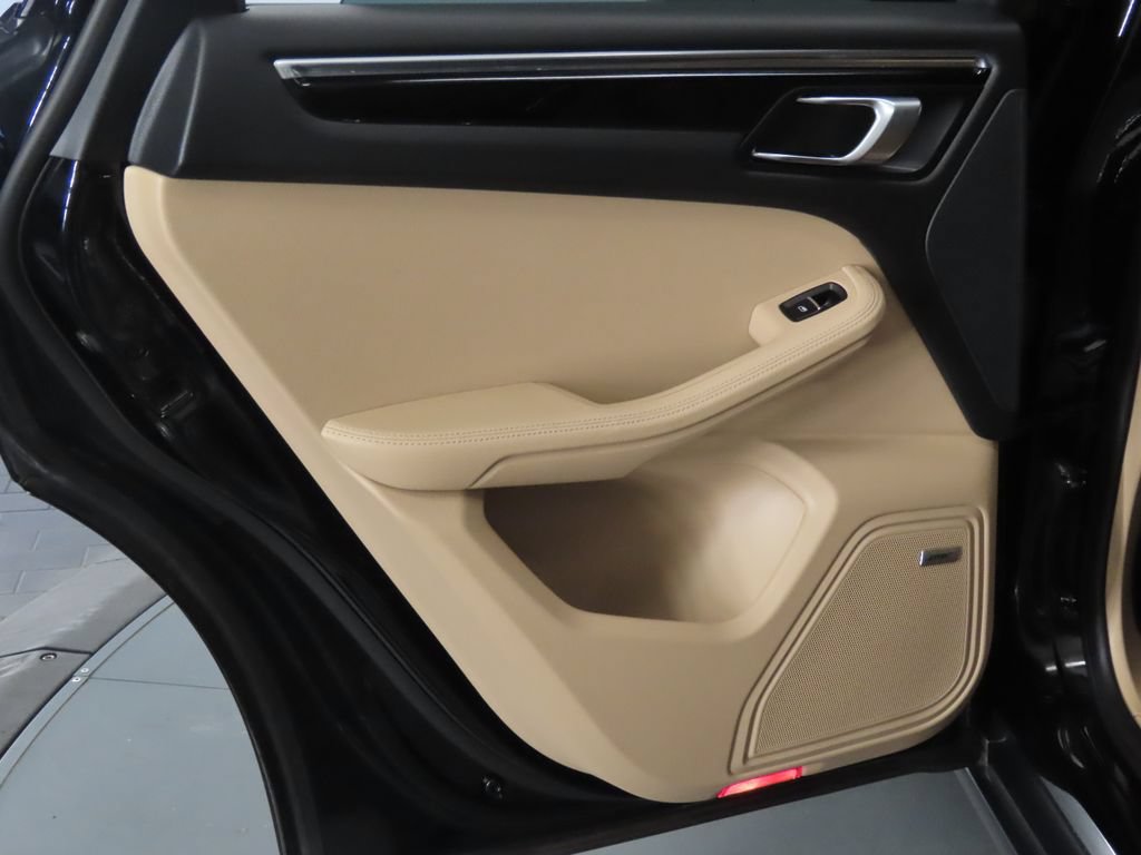 Certified 2026 Porsche Macan AWD/4WD image 46