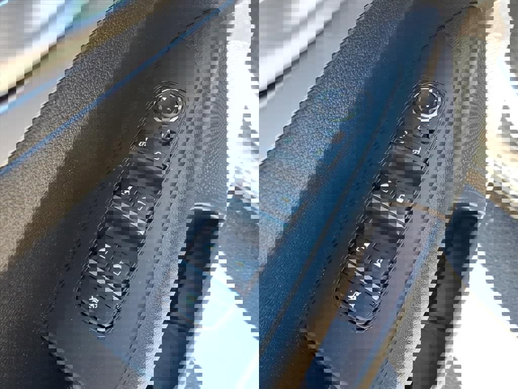 Used 2024 Kia Forte LXS image 7