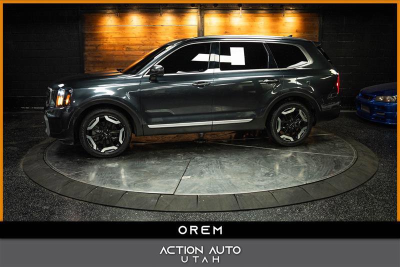 Used 2024 Kia Telluride EX w/ EX Captain's Chair Package