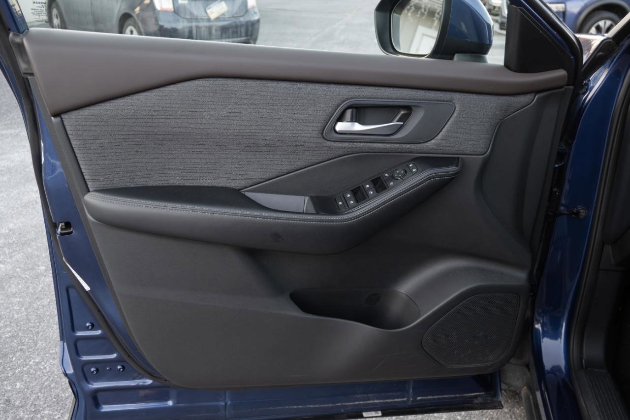 Used 2023 Nissan Rogue SV FWD image 13