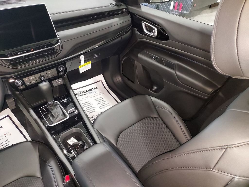 New 2026 Jeep Compass Latitude image 11