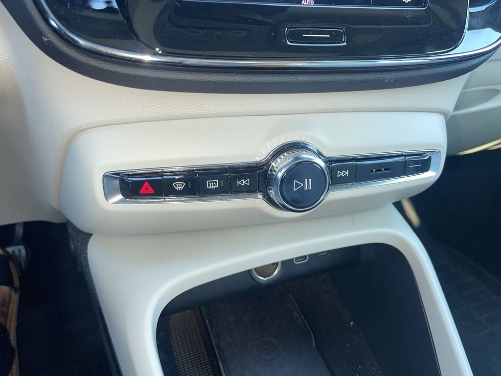 Used 2023 Volvo XC40 B5 Plus w/ Driver Assist Package AWD/4WD image 26