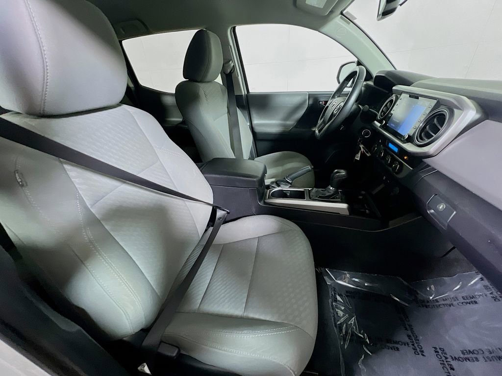 Certified 2021 Toyota Tacoma SR5 AWD/4WD image 25