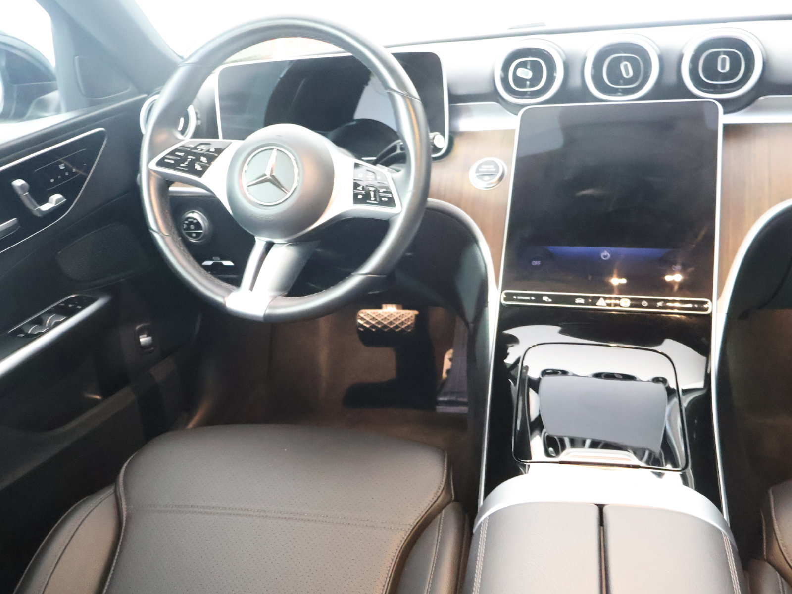 Used 2025 Mercedes-Benz C 300 4MATIC Sedan image 30