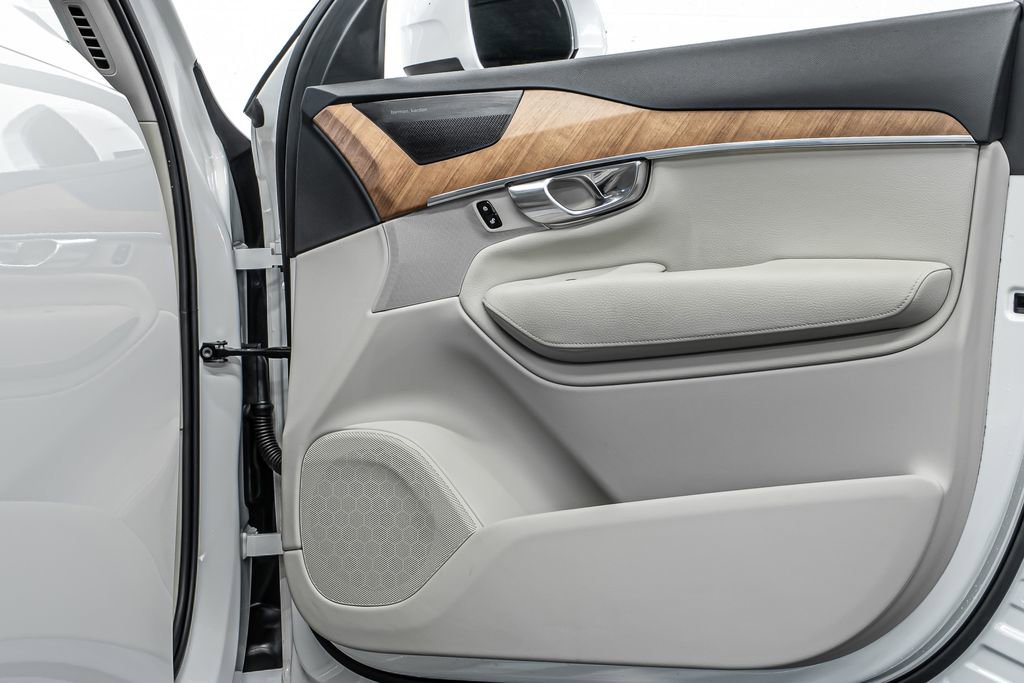Used 2022 Volvo XC90 T6 Momentum w/ Advanced Package image 10