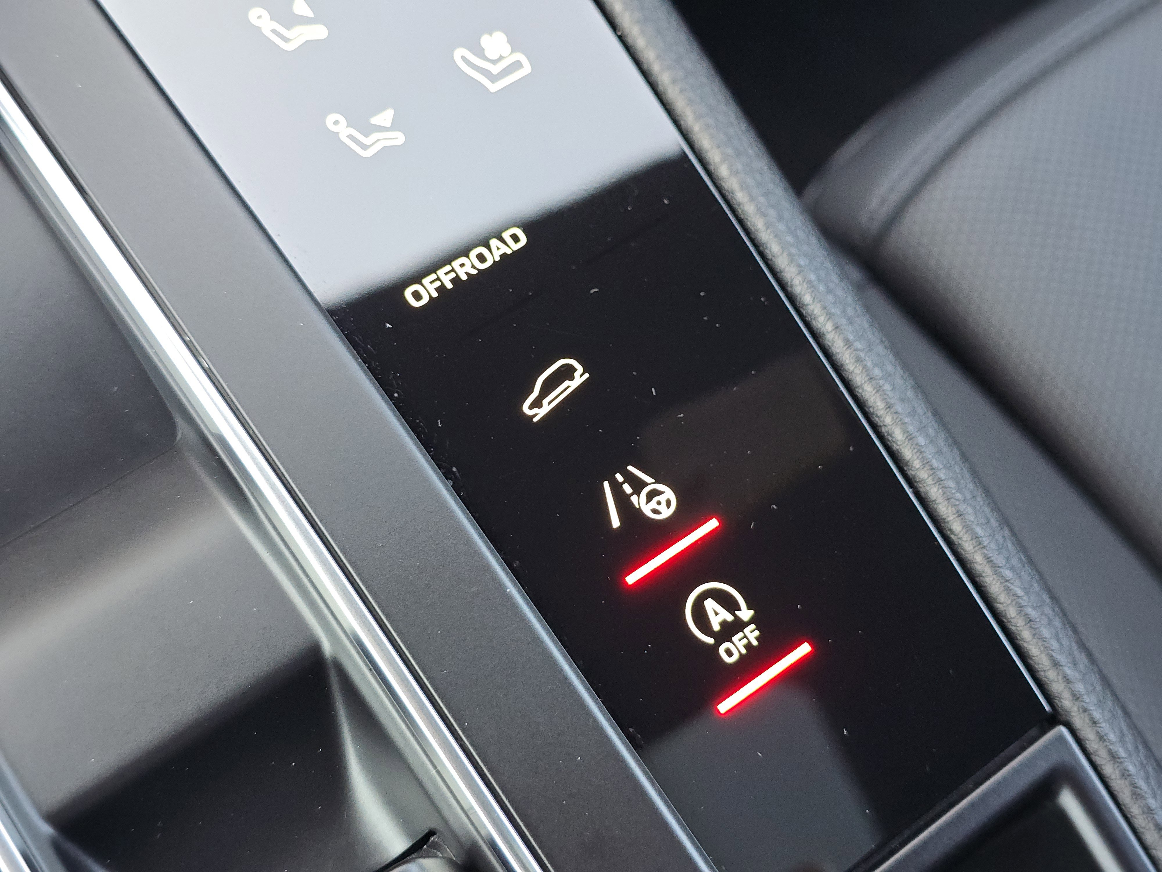 Certified 2025 Porsche Macan image 24