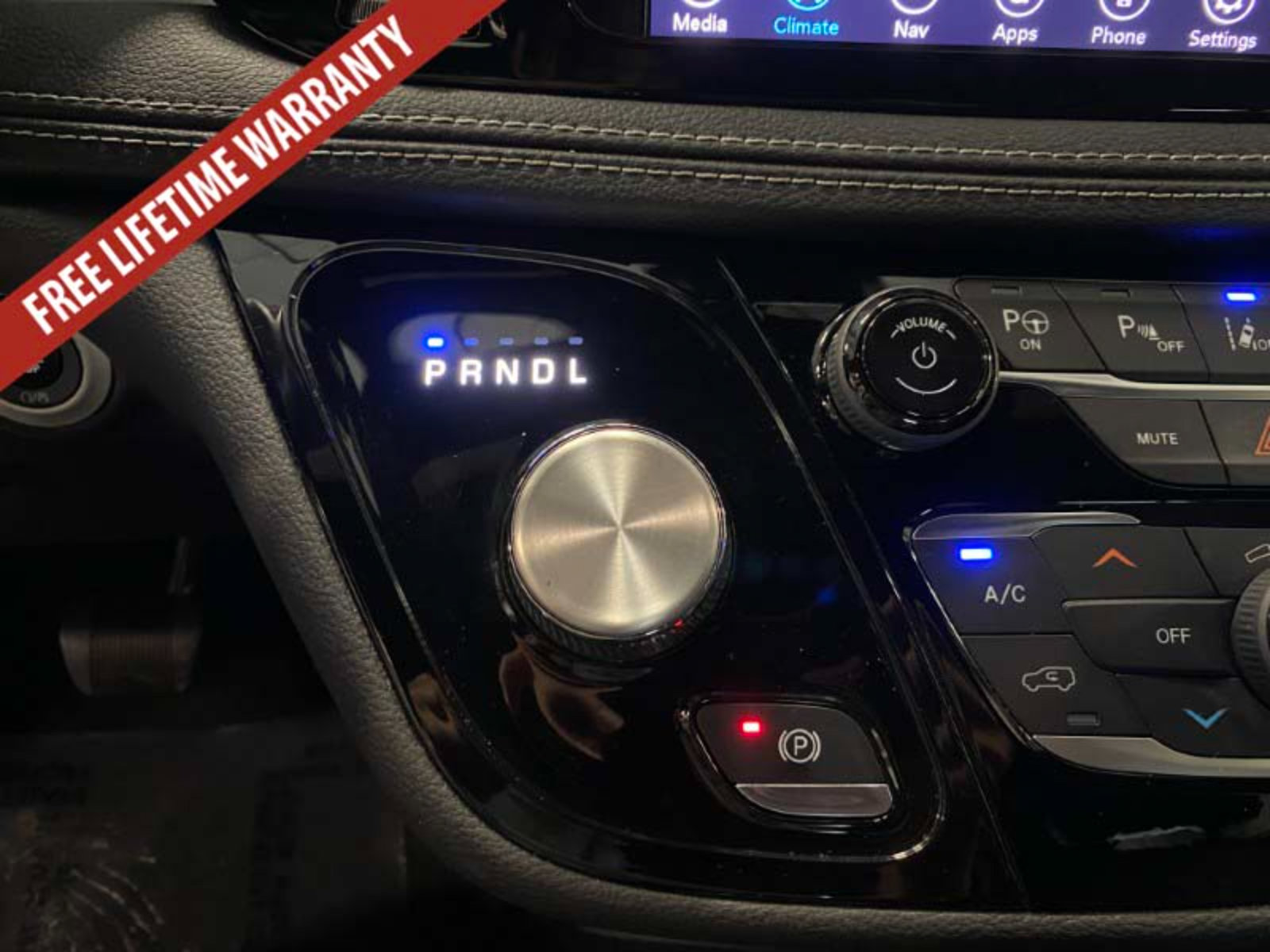Used 2020 Chrysler Pacifica Limited w/ Advanced Safetytec Group FWD image 46