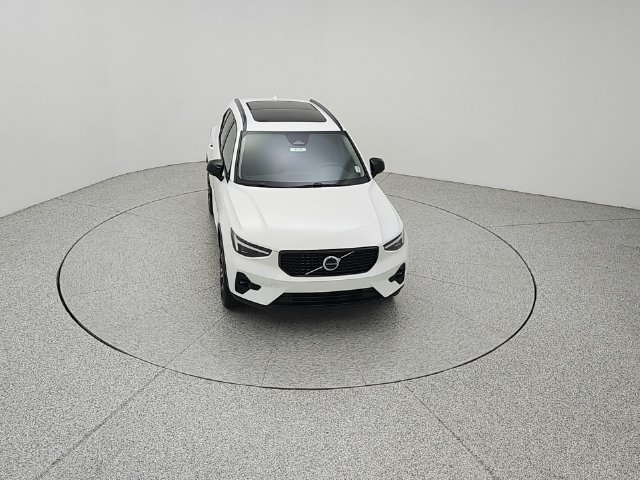 Certified 2025 Volvo XC40 B5 Ultra AWD/4WD image 14