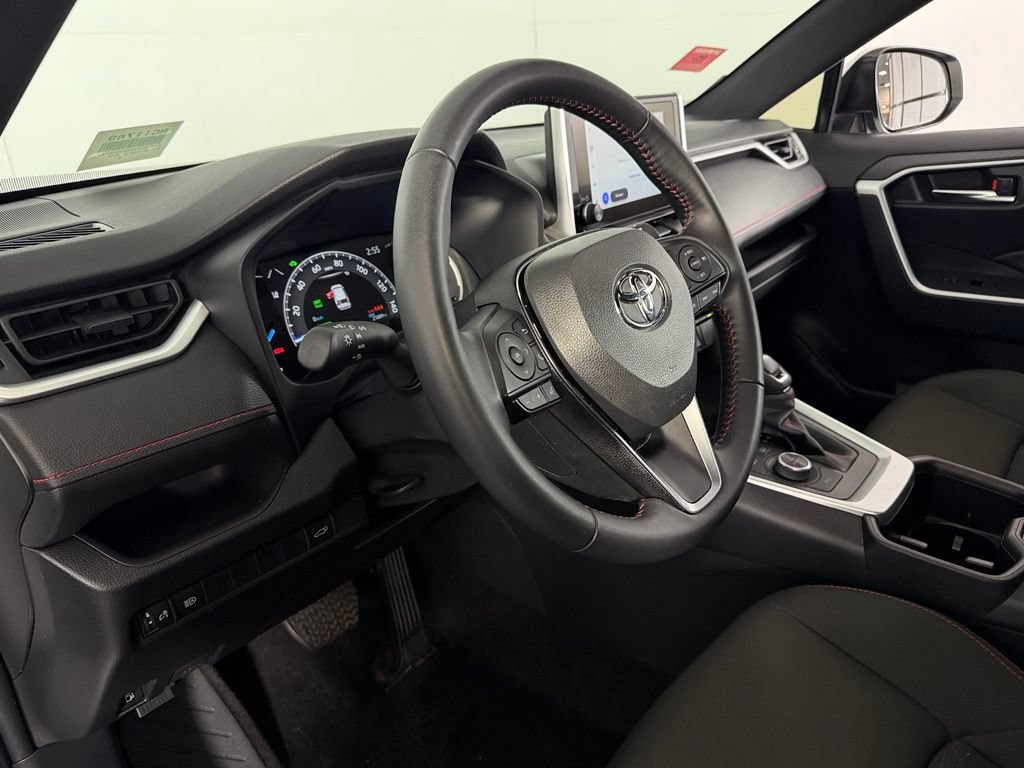 Used 2025 Toyota RAV4 SE AWD/4WD image 21