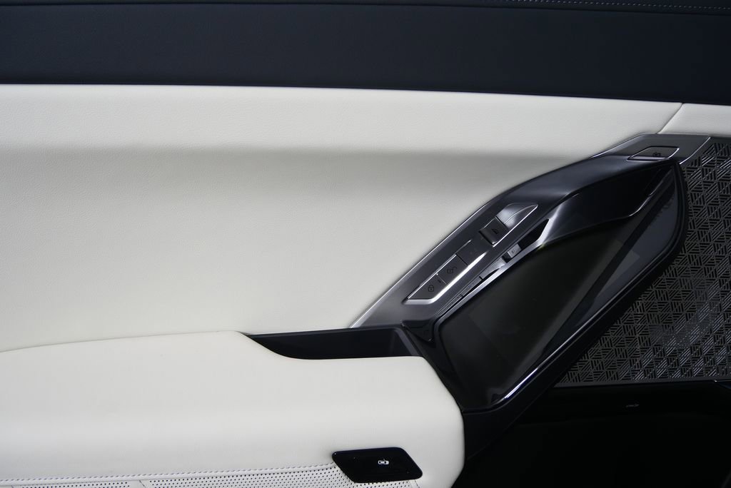 Used 2026 BMW i7 eDrive50 w/ Executive Package image 10