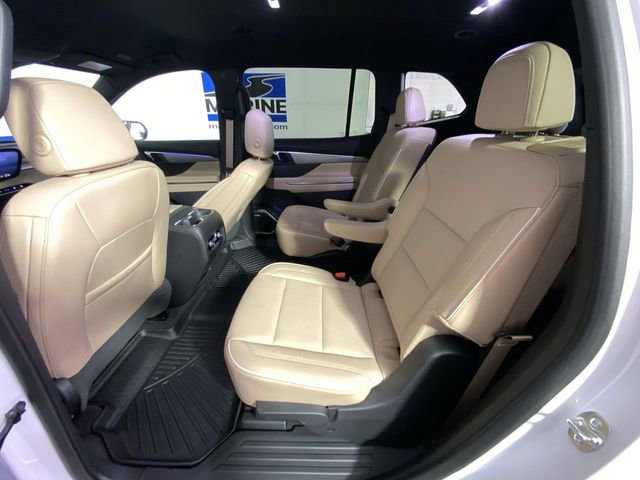 Used 2025 Buick Enclave Preferred AWD/4WD image 31