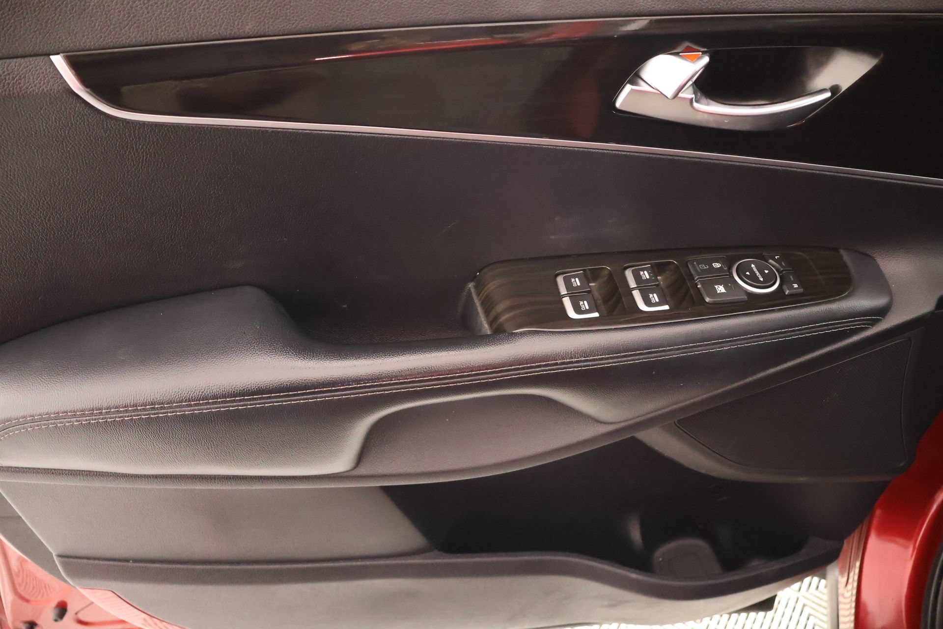Used 2020 Kia Sorento LX FWD image 14