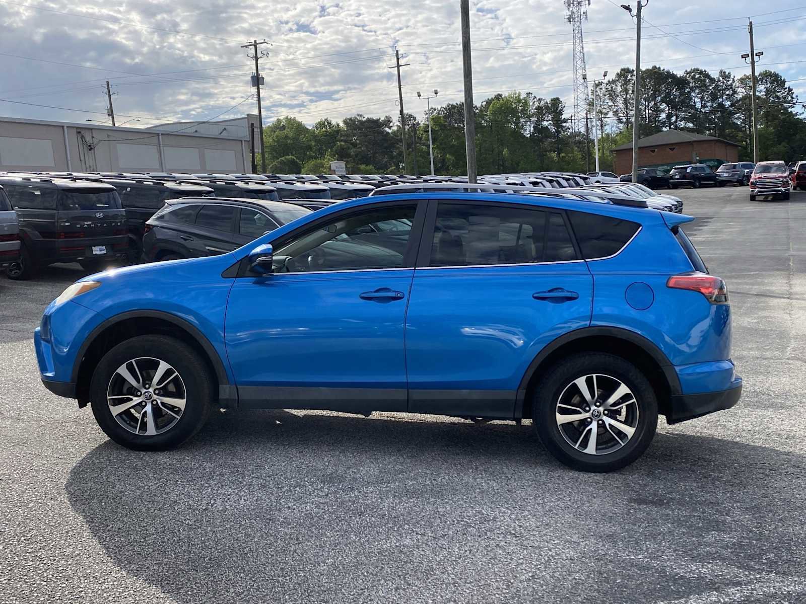Used 2018 Toyota RAV4 XLE image 8