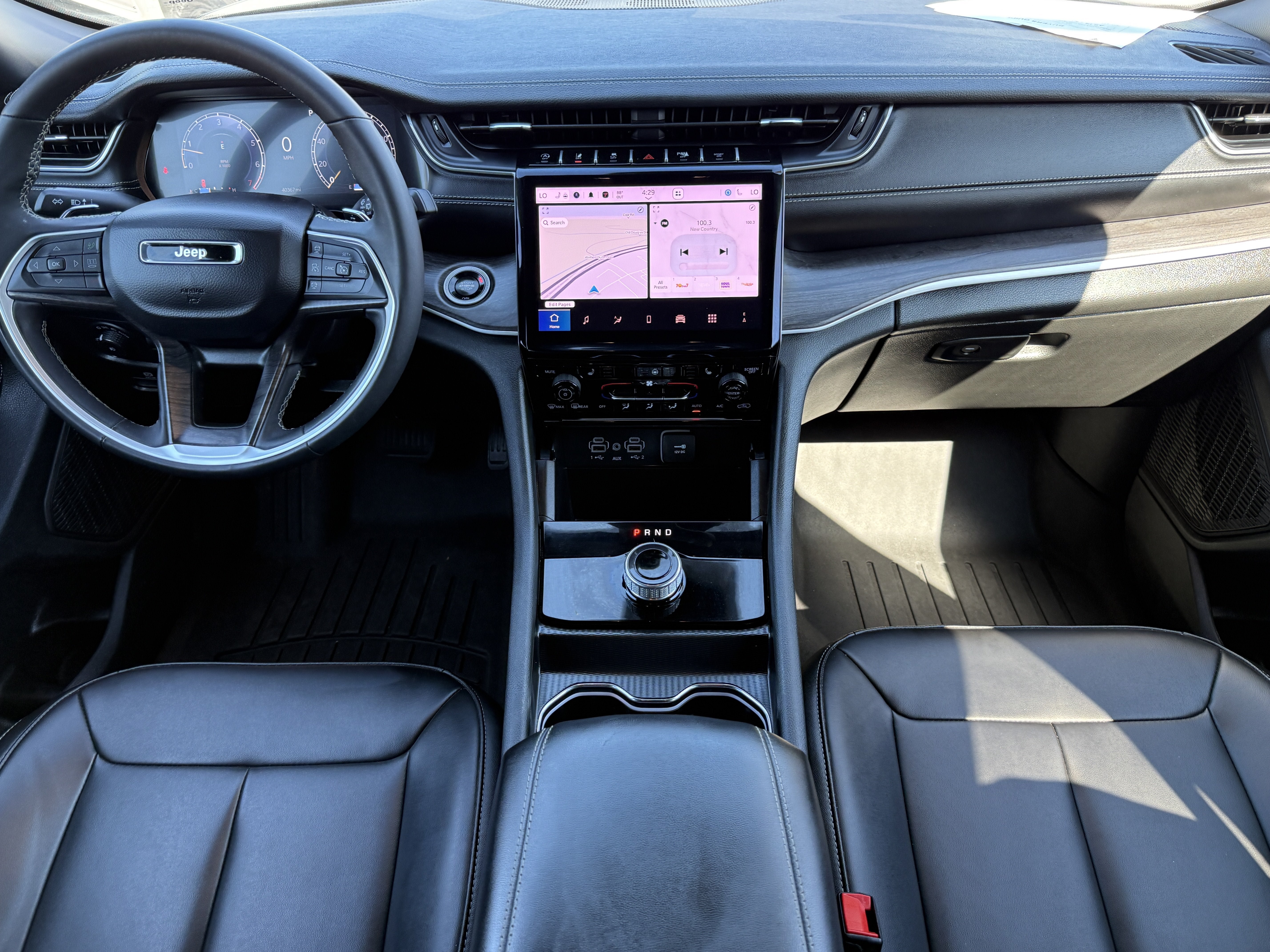 Used 2025 Jeep Grand Cherokee Limited RWD image 18