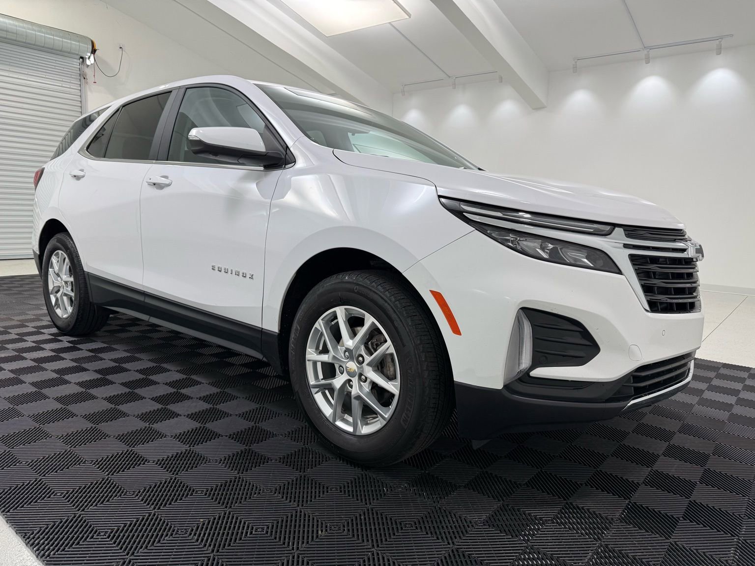 Used 2022 Chevrolet Equinox LT image 1