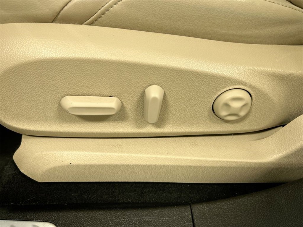 Used 2020 Buick Envision Essence w/ Experience Buick Package image 10