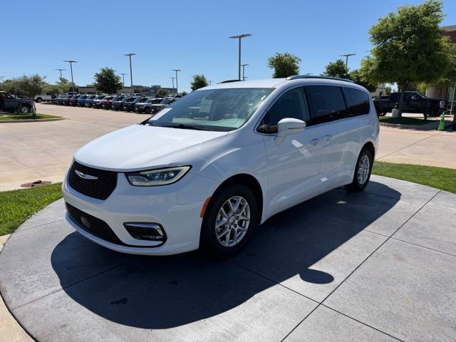 Used 2021 Chrysler Pacifica Touring-L image 3