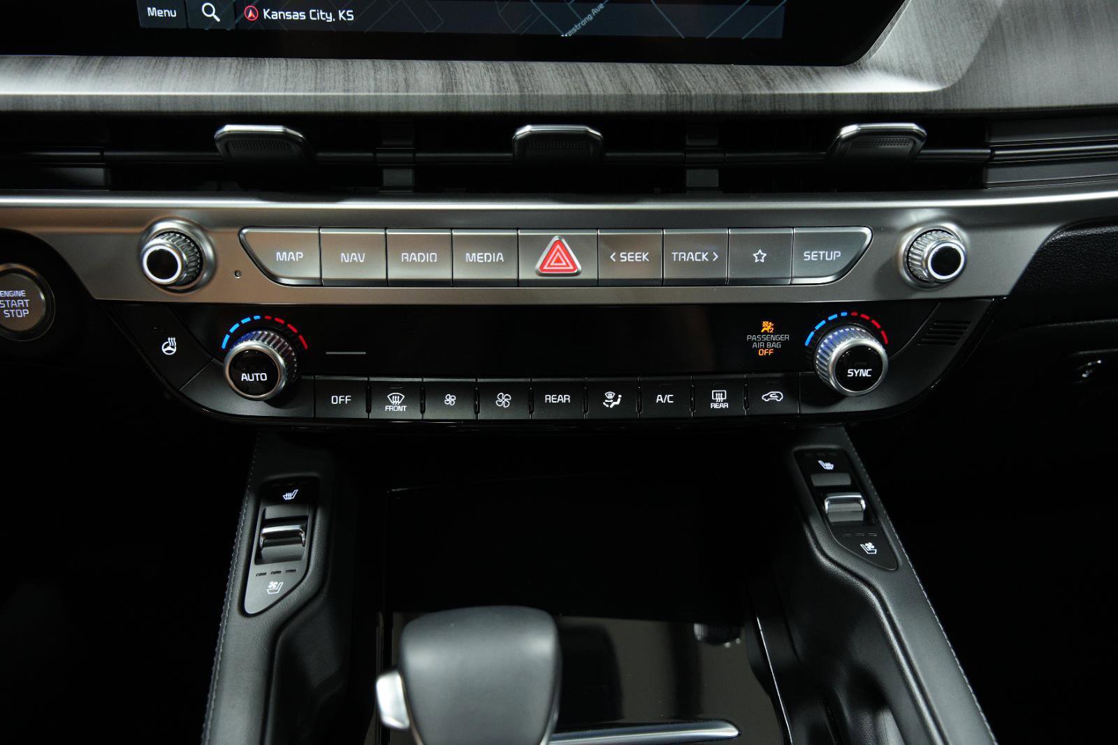 Used 2023 Kia Telluride EX w/ EX Captain's Chair Package image 39