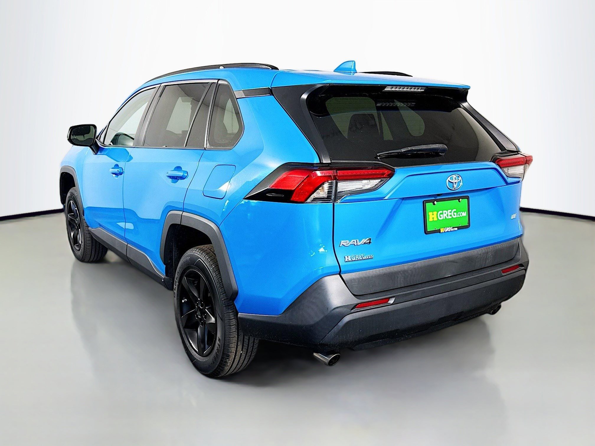 Used 2020 Toyota RAV4 LE image 7