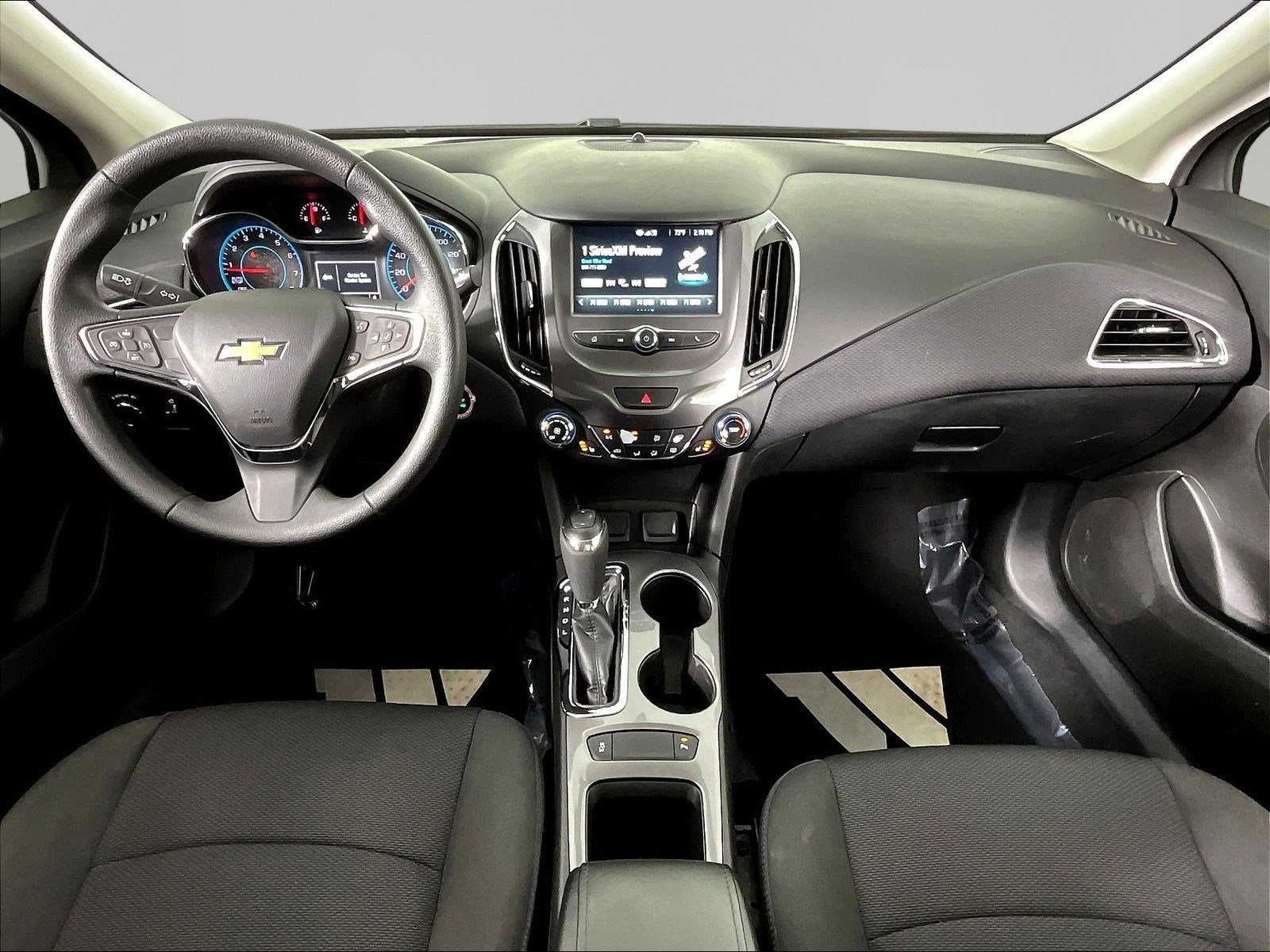 Used 2017 Chevrolet Cruze LT w/ Convenience Package FWD image 7