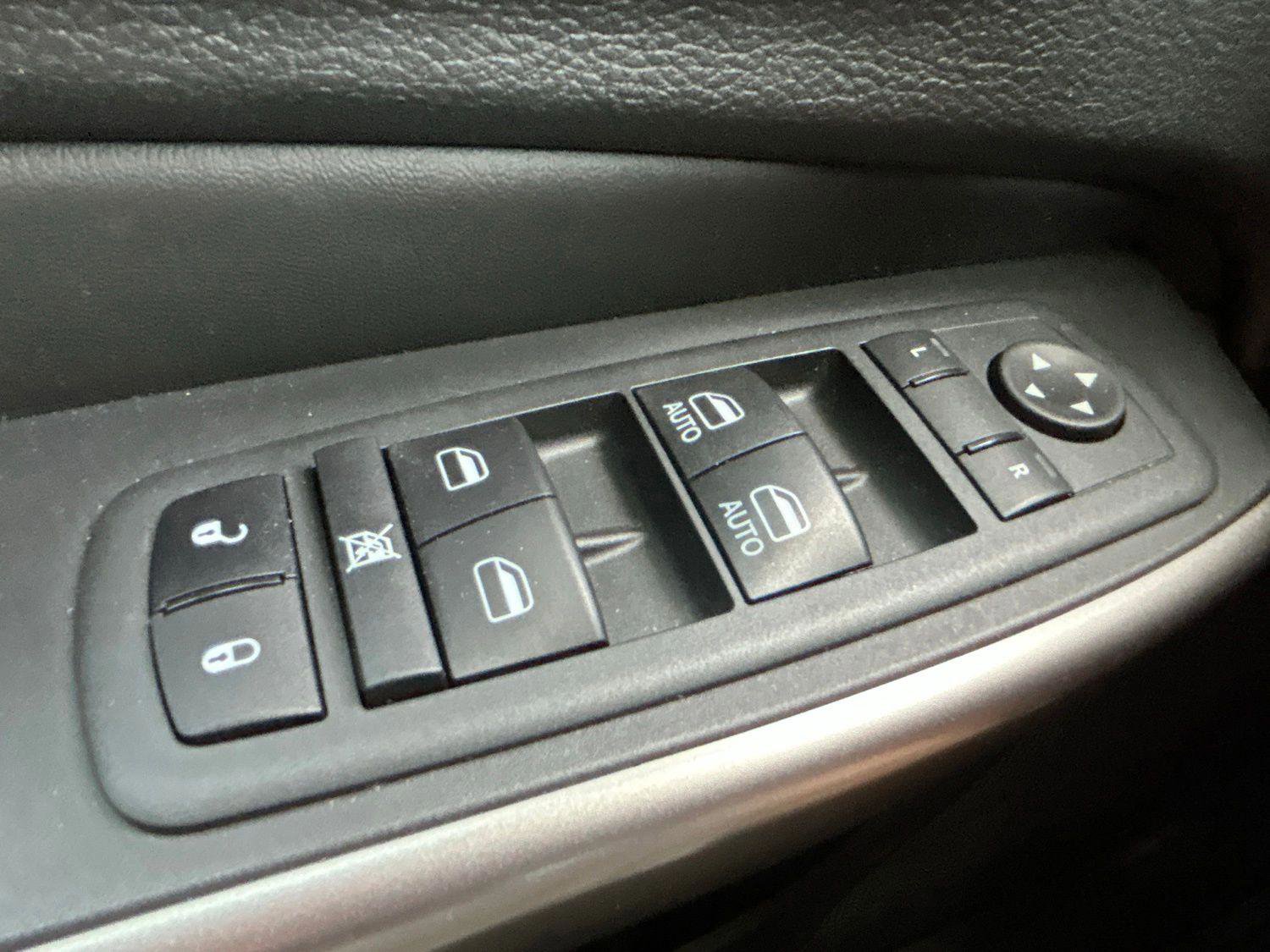 Certified 2021 Jeep Cherokee Latitude Lux w/ Comfort/Convenience Group FWD image 23