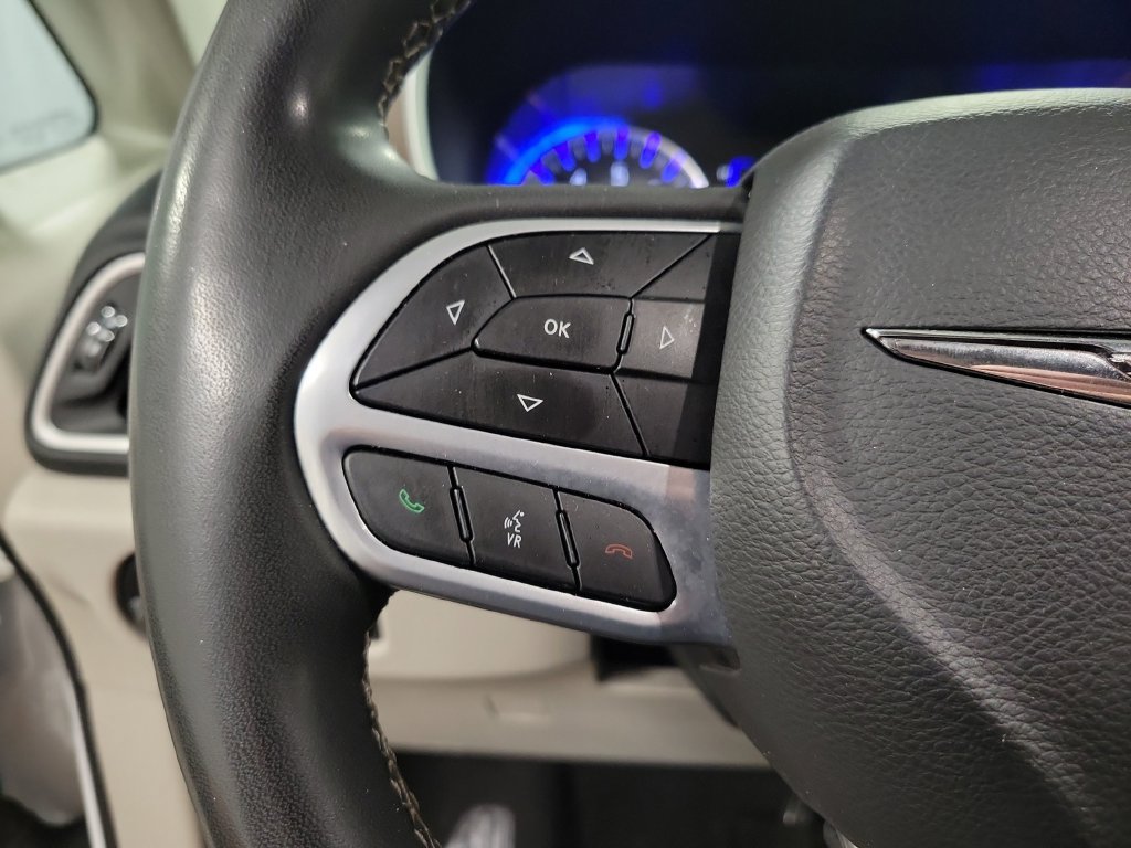 Used 2022 Chrysler Voyager LX FWD image 24