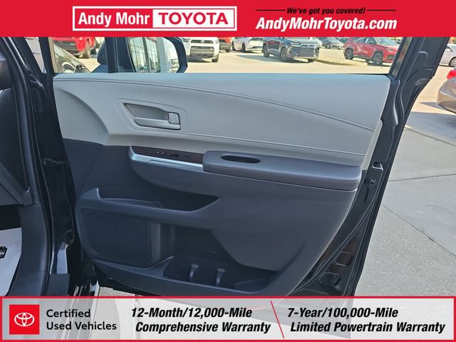 Certified 2024 Toyota Sienna LE FWD image 34