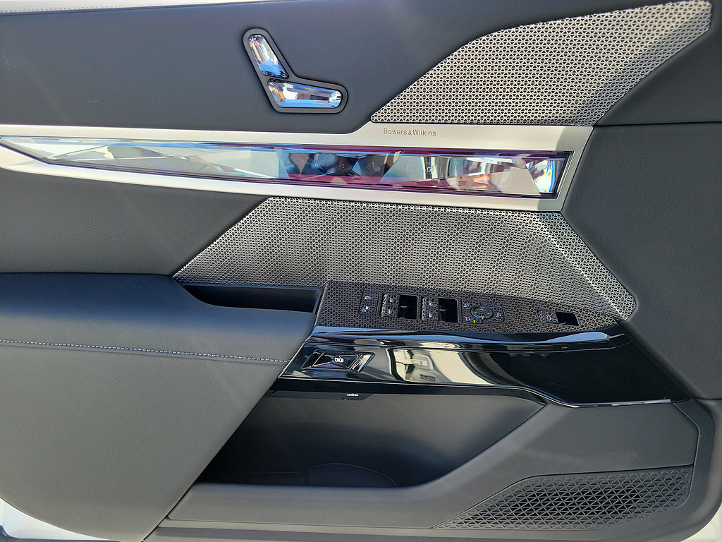 New 2026 BMW 750e xDrive w/ Premium Package AWD/4WD image 19