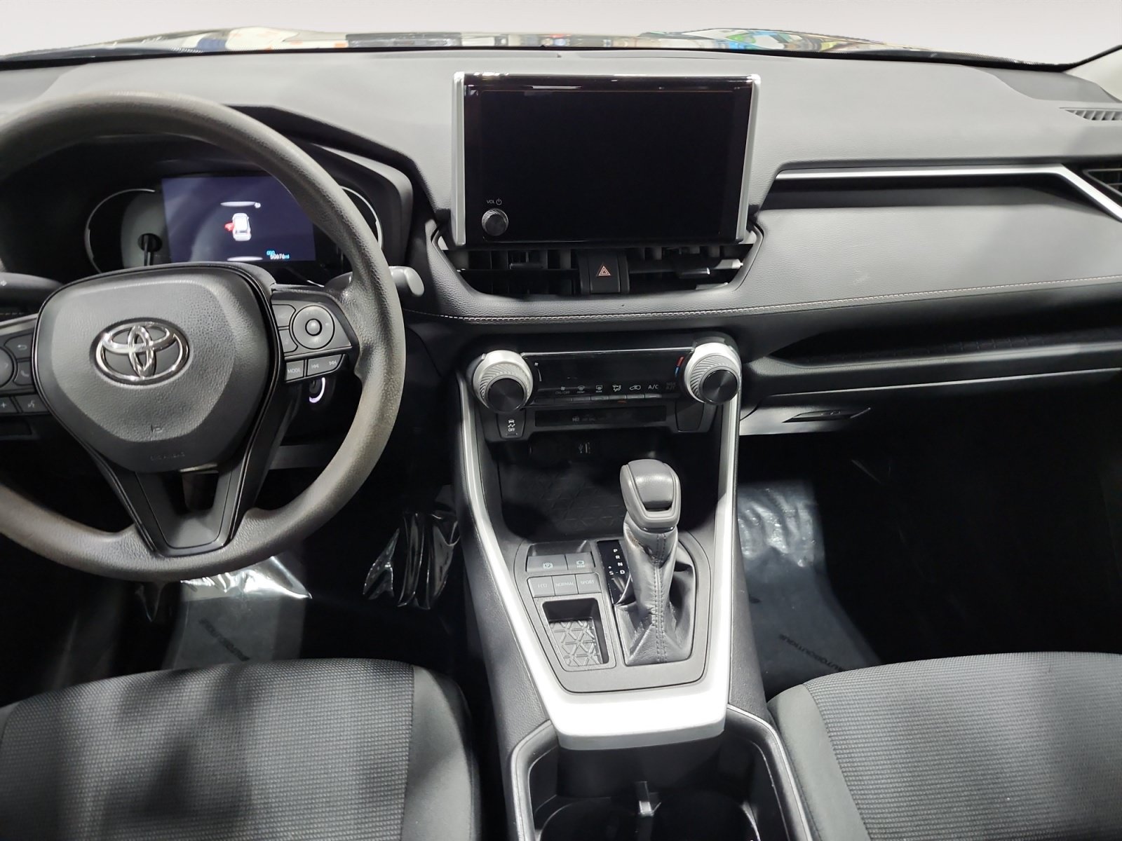 Used 2023 Toyota RAV4 LE FWD image 11